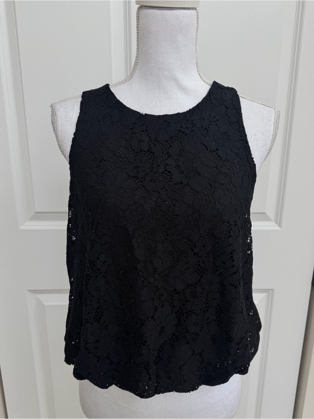 LOFT - Lace Sleeveless Bubble Top (medium)